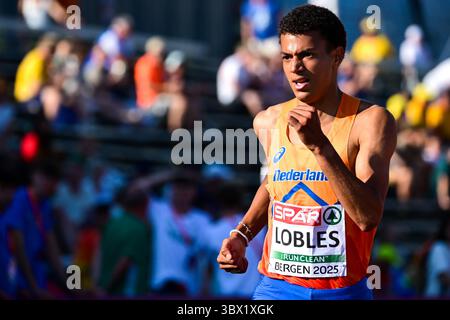 Bergen, Norvège. 17 juillet 2025. BERGEN, NORVÈGE - 17 JUILLET : Ioann Lobles, des pays-Bas, en compétition au 1500 m hommes lors de la première journée des Championnats d'Europe d'athlétisme U23 2025 à l'Estadio Vallehermoso le 17 juillet 2025 à Bergen, Norvège. (Photo Erik van Leeuwen/Agence BSR) crédit : Agence BSR/Alamy Live News Banque D'Images