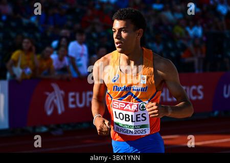 Bergen, Norvège. 17 juillet 2025. BERGEN, NORVÈGE - 17 JUILLET : Ioann Lobles, des pays-Bas, en compétition au 1500 m hommes lors de la première journée des Championnats d'Europe d'athlétisme U23 2025 à l'Estadio Vallehermoso le 17 juillet 2025 à Bergen, Norvège. (Photo Erik van Leeuwen/Agence BSR) crédit : Agence BSR/Alamy Live News Banque D'Images