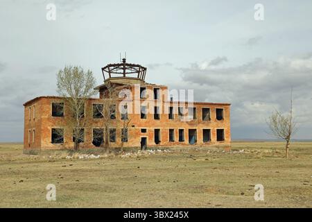Restes d'une station radar militaire soviétique en Mongolie Banque D'Images