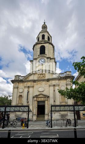 L'ancienne église Saint-Nicolas a été transformée en restaurant Slug & Lettuce à High Street, Worcester, Royaume-Uni le 14 juillet 2025 Banque D'Images