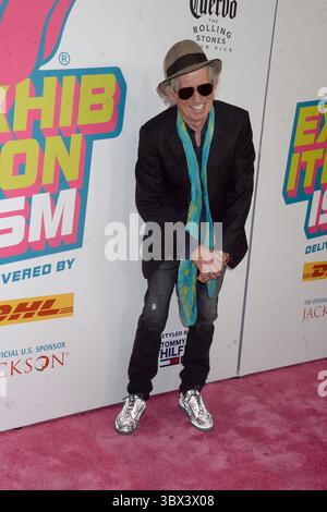 MIAMI, FL - 17 MARS : (COUVERTURE EXCLUSIVE) le chanteur des Rolling Stones Mick Jagger est aperçu à l'aéroport international de Miami . Sir Michael Philip ''Mick'' Jagger (né le 26 juillet 1943) OBE est un musicien, chanteur, auteur-compositeur et acteur anglais, mieux connu comme chanteur principal et membre fondateur des Rolling Stones. Le 17 mars 2013 à Miami, Floride. ..People : Mick Jagger (crédit image : © SMG via ZUMA Press Wire) Banque D'Images