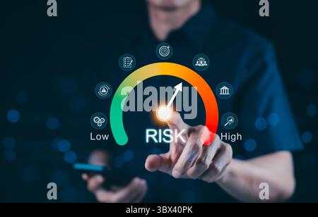 Indicateur de performance de l'évaluation des risques et de la gestion. Indicateur de niveau de risque de faible à élevé, évaluation des performances, analyse, planification stratégique, Banque D'Images