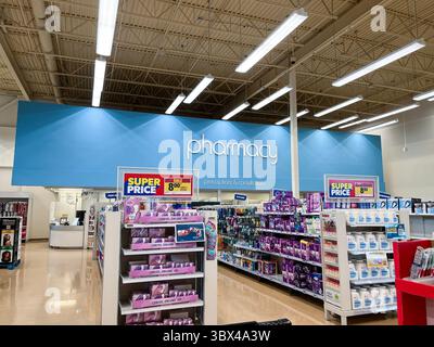 Newmarket, Ontario, Canada - 2 juillet 2025 : Département de pharmacie au Real Canadian Superstore Banque D'Images