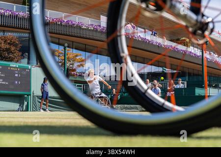 Londres, Royaume-Uni. 09 juillet 2025. LONDRES, ANGLETERRE - 9 JUILLET : Niels Vink des pays-Bas pendant Wimbledon 2025 au All England Lawn Tennis & Croquet Club le 9 juillet 2025 à Londres, Angleterre. (Photo de Marleen Fouchier/Orange Pictures) crédit : Orange pics BV/Alamy Live News Banque D'Images