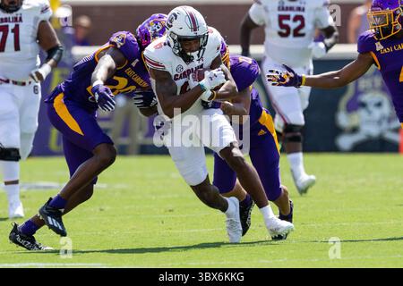 11 septembre 2021 : le cornerback des Pirates de Caroline du Sud, Nolan Johnson (20 ans) et Shawn Dourseau (27 ans) affrontent le receveur des Gamecocks de Caroline du Sud, Josh Vann (6 ans), lors du premier quart-temps du match de la NCAA au stade Dowdy-Ficklen de Greenville, Caroline du Nord. (Scott Kinser/Cal Sport Media)(image de crédit : &copy ; Scott Kinser/CSM via ZUMA Wire) Banque D'Images