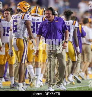 11 septembre 2021 : L'entraîneur-chef de la LSU Ed Orgeron rit avec le receveur Deion Smith (6 ans) après un touchdown lors d'un match de football NCAA entre les Cowboys de l'Université McNeese et les Tigers de la LSU au Tiger Stadium de Baton Rouge, EN LOUISIANE. Jonathan Mailhes/CSM(image de crédit : &copy ; Jonathan Mailhes/CSM via ZUMA Wire) Banque D'Images