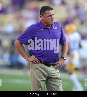 11 septembre 2021 : L'entraîneur-chef de la LSU Ed Orgeron regarde pendant les échauffements avant l'action de match de football de la NCAA entre les Cowboys de l'Université d'État McNeese et les Tigers de la LSU au Tiger Stadium de Baton Rouge, EN LOUISIANE. Jonathan Mailhes/CSM(image de crédit : &copy ; Jonathan Mailhes/CSM via ZUMA Wire) Banque D'Images