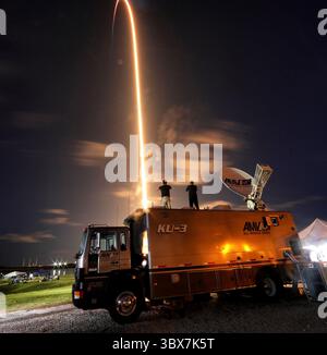 15 septembre 2021, Kennedy Space Center, Floride, États-Unis : la fusée SpaceX Falcon 9 décolle du Kennedy Space Center, ici en une exposition de deux minutes, transportant un équipage civil sur la mission inspiration 4, mercredi. L'équipage orbite autour de la Terre pendant trois jours dans le vaisseau spatial SpaceX Crew Dragon. (Crédit image : © Joe Burbank/TNS via ZUMA Press Wire/TNS via ZUMA Press Wire) Banque D'Images