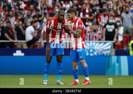18 septembre 2021, Madrid, Espagne : Geoffrey Kondogbia de l'Atletico de Madrid avec Rodrigo de Paul de l'Atletico de Madrid lors du match de Liga entre l'Atletico de Madrid et l'Athletic Club Bilbao au stade Wanda Metropolitano de Madrid, Espagne. (Crédit image : © Indira/DAX via ZUMA Press Wire) Banque D'Images