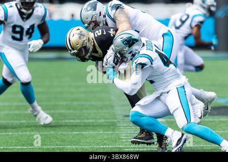 19 septembre 2021 : le quarterback des Saints de la Nouvelle-Orléans, Jameis Winston (2), est limogé par Morgan Fox (91) et Haason Reddick (43) au deuxième quart-temps du match de la NFL au Bank of America Stadium de Charlotte, Caroline du Nord. (Scott Kinser/Cal Sport Media)(image de crédit : &copy ; Scott Kinser/CSM via ZUMA Wire) Banque D'Images