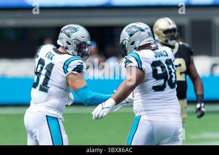 19 septembre 2021 : Morgan Fox (91 ans) célèbre son sac avec un attaquant défensif DaQuan Jones (90 ans) au deuxième quart-temps contre les Saints de la Nouvelle-Orléans lors du match NFL au Bank of America Stadium de Charlotte, Caroline du Nord. (Scott Kinser/Cal Sport Media)(image de crédit : &copy ; Scott Kinser/CSM via ZUMA Wire) Banque D'Images