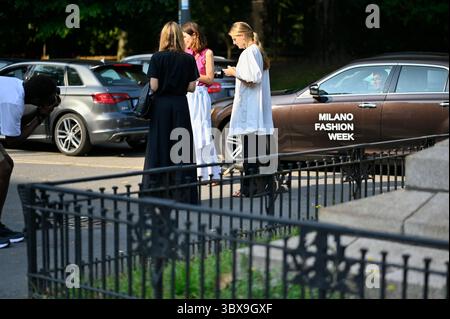24 septembre 2021, Milan, Moncalieri, Italie : Street style à Milan pendant la semaine de la mode femme printemps été 2022. (Crédit image : © Riccardo Giordano/ZUMA Wire) Banque D'Images