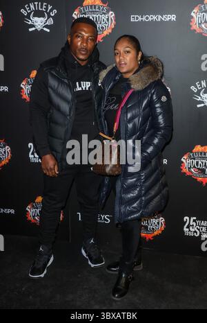 1er octobre 2021, Crawley, Royaume-Uni : Ashley Walters (à gauche) et Danielle Walters (à droite) assistent à la soirée d'ouverture du Shocktoberfest 2021 à la ferme Tulley à Crawley. (Crédit image : © Brett Cove/SOPA images via ZUMA Press Wire) Banque D'Images