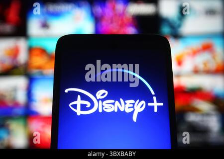 6 octobre 2021, Ukraine : dans cette illustration photo, un logo Disney+ (Disney plus) est vu sur un écran de smartphone. (Crédit image : © Pavlo Gonchar/SOPA images via ZUMA Press Wire) Banque D'Images