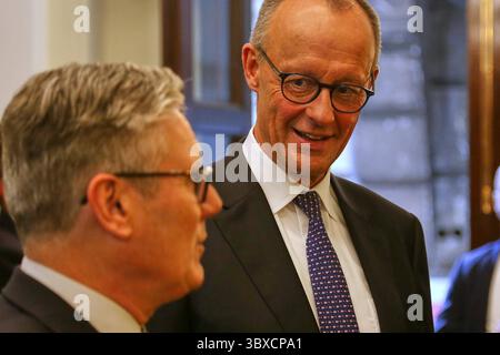 Londres, Angleterre, Großbritannien, 17.07.2025 : Victoria and Albert Museum : Unterzeichnung von Freundschaftsvertrag : G-R : Großbritanniens premier ministre Keir Starmer und Bundeskanzler Friedrich Merz CDU *** Londres, Angleterre, Grande-Bretagne, 17 07 2025 Victoria and Albert Museum signature du traité d'amitié G R premier ministre britannique Keir Starmer et le chancelier allemand Friedrich Merz CDU Copyright : xdtsxNachtenagenturx dts 76438 Banque D'Images