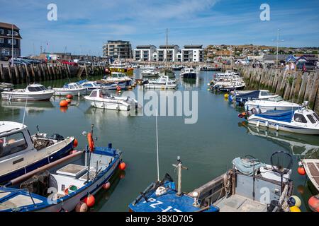 Bateaux à Bridport Harbour, West Bay, Dorset, Angleterre Banque D'Images