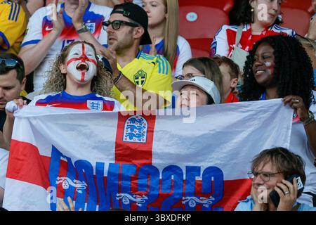 Zurich, Suisse. 18 juillet 2025. Fans de l'Angleterre lors du match quart de finale de l'UEFA Womens EURO 2025 entre la Suède et l'Angleterre au Stadion Letzigrund à Zurich, Suisse. Crédit : Agence photo indépendante/Alamy Live News Banque D'Images