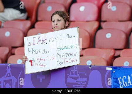 Zurich, Suisse. 18 juillet 2025. Fans de l'Angleterre lors du match quart de finale de l'UEFA Womens EURO 2025 entre la Suède et l'Angleterre au Stadion Letzigrund à Zurich, Suisse. Crédit : Agence photo indépendante/Alamy Live News Banque D'Images