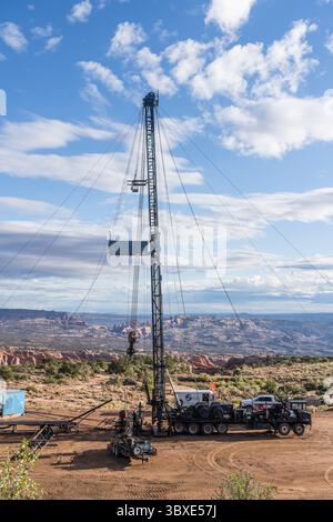 6 octobre 2021, Moab, Utah, États-Unis : une unité de traction ou une plate-forme de reconditionnement sur un puits de pétrole dans l'Utah. (Crédit image : © Jon G. Fuller/VW pics via ZUMA Press Wire) Banque D'Images