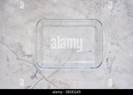 Vue de dessus d'un plat de cuisson rectangulaire en verre vide Banque D'Images