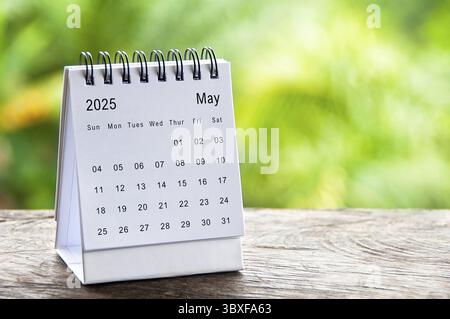 Calendrier de table blanche d'août 2024 avec espace personnalisable pour le texte. Concept de calendrier et espace de copie Banque D'Images