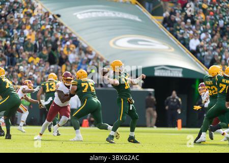 24 octobre 2021 : le quarterback Aaron Rodgers #12 des Green Bay Packers lance la balle lors d'un match de football NFL entre l'équipe de football de Washington et les Green Bay Packers au lambeau Field à Green Bay, Wisconsin.(crédit image : &copy ; Kirsten Schmitt/CSM via ZUMA Wire) Banque D'Images