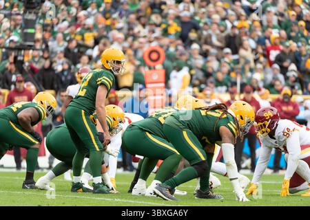 24 octobre 2021 : le quarterback Aaron Rodgers #12 des Green Bay Packers attend le snap lors du match de football NFL entre l'équipe de football de Washington et les Green Bay Packers au lambeau Field à Green Bay, Wisconsin.(crédit image : &copy ; Kirsten Schmitt/CSM via ZUMA Wire) Banque D'Images