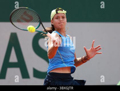 La joueuse de tennis colombienne Emiliana Arango en action à l'Open de France 2025, Roland Garros, Paris, France. Banque D'Images