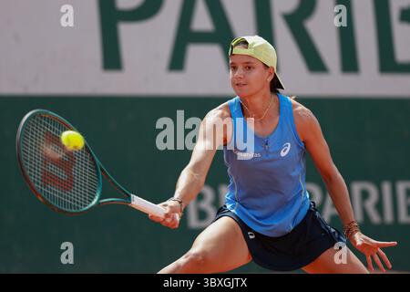 La joueuse de tennis colombienne Emiliana Arango en action à l'Open de France 2025, Roland Garros, Paris, France. Banque D'Images