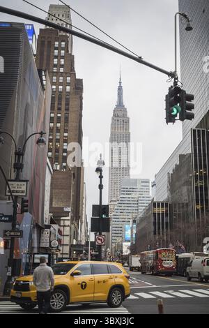 NEW YORK, USA - 23 février 2018 : journée typique d'affaires à New York, au centre-ville de Manhattan Banque D'Images