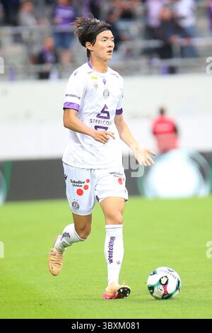 Vienne, Autriche. 18 juillet 2025. VIENNE, AUTRICHE - 18 JUILLET : Kang Hee Lee de l'Autriche Wien a le ballon lors du match amical de pré-saison entre le FK Austria Wien et Hertha BSC Berlin au Generali Arena le 18 juillet 2025 à Vienne, Autriche.250718 SEPA 29 015 - 20250718 PD9327 crédit : APA-PictureDesk/Alamy Live News Banque D'Images