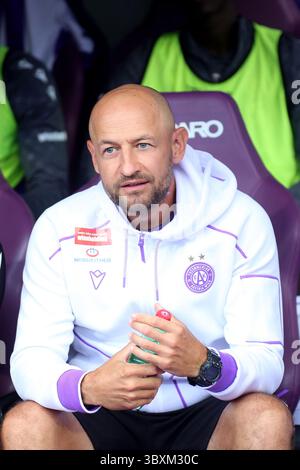 Vienne, Autriche. 18 juillet 2025. VIENNE, AUTRICHE - 18 JUILLET : L'entraîneur-chef Stephan Helm de l'Austria Wien lors du match amical de pré-saison entre le FK Austria Wien et Hertha BSC Berlin au Generali Arena le 18 juillet 2025 à Vienne, Autriche.250718 SEPA 29 010 - 20250718 PD9442 crédit : APA-PictureDesk/Alamy Live News Banque D'Images