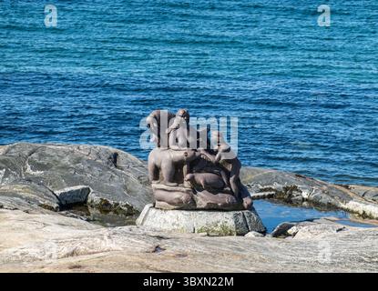 Nuuk, Groenland - 24 mai 2025 : statue de la déesse de la mer sur la côte du port colonial de Nuuk par l'artiste Christian Nuunu Rosing Banque D'Images