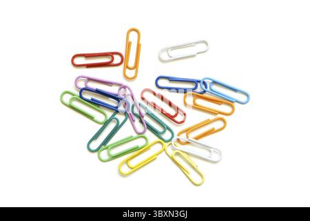 Trombones multicolores sur fond blanc Banque D'Images