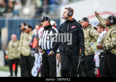 21 novembre 2021 : Kliff Kingsbury, entraîneur-chef des Arizona Cardinals, lors d'un match entre les Arizona Cardinals et les Seattle Seahawks au Lumen Field à Seattle. Les Cardinals ont gagné 23-13. Sean Brown/CSM(image de crédit : &copy ; Sean Brown/CSM via ZUMA Wire) Banque D'Images