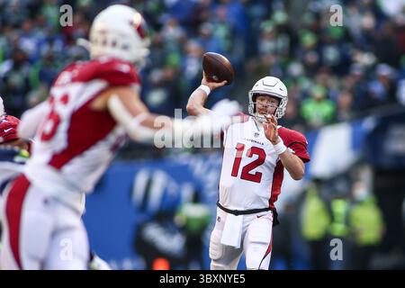 21 novembre 2021 : Colt McCoy (12 ans), quarterback des Arizona Cardinals, passe le ballon au Tight End Zach Ertz (86 ans) lors d'un match entre les Arizona Cardinals et les Seattle Seahawks au Lumen Field à Seattle, WA. Les Cardinals ont gagné 23-13. Sean Brown/CSM(image de crédit : &copy ; Sean Brown/CSM via ZUMA Wire) Banque D'Images