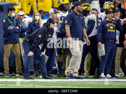 04 décembre 2021 : Jim Harbaugh, entraîneur-chef du Michigan, lors d'un match de football entre les Wolverines du Michigan et les Hawkeyes de l'Iowa au Lucas Oil Stadium à Indianapolis, Indiana. Le Michigan bat l'Iowa 42-3. John Mersits/CSM(image de crédit : &copy ; John Mersits/CSM via ZUMA Wire) Banque D'Images