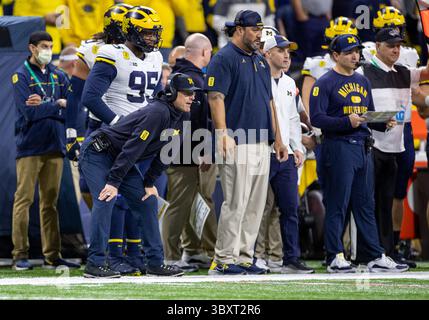 04 décembre 2021 : Jim Harbaugh, entraîneur-chef du Michigan, lors d'un match de football entre les Wolverines du Michigan et les Hawkeyes de l'Iowa au Lucas Oil Stadium à Indianapolis, Indiana. Le Michigan bat l'Iowa 42-3. John Mersits/CSM(image de crédit : &copy ; John Mersits/CSM via ZUMA Wire) Banque D'Images