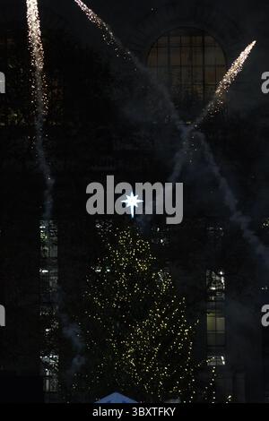 6 décembre 2021, New York, NY, États-Unis : Bryant Park Christmas Tree Lighting, .Bank of America Winter Village, .Bryant Park, NYC.décembre 26 2021. (Crédit image : © Sonia Moskowitz Gordon/ZUMA Press Wire) Banque D'Images