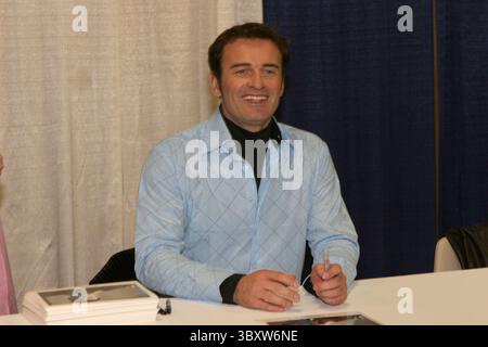 19 février 2005 ; San Francisco, CA, États-Unis ; JULIAN MCMAHON de NIP Tuck joue le rôle du méchant méga, le Dr Victor Van Doom dans le nouveau film « Fantastic four » basé sur les bandes dessinées Marvel. Le film 20th Century Fox sortira le 8 juillet 2005. McMahon faisait la promotion du film à la WonderCon tenue au Moscone Convention Center. (Crédit image : © Dane Andrew/ZUMA Press Wire) Banque D'Images