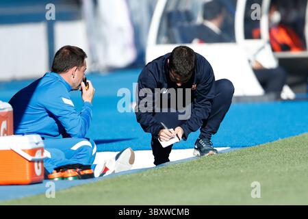 12 décembre 2021, VALDEBEBAS, MADRID, ESPAGNE : Jonatan Giraldez, entraîneur du FC Barcelone, gestes lors de la ligue espagnole féminine, Primera Iberdrola, match de football joué entre le Real Madrid et le FC Barcelone au stade Alfredo di Stefano le 12 décembre 2021, à Valdebebas, Madrid, Espagne. (Crédit image : © Oscar J. Barroso/AFP7 via ZUMA Press Wire) Banque D'Images