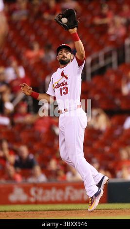 August 25, 2016 - St Louis, MO, USA - Matt Carpenter, First Baseman Louis Cardinals attrape un drive de la batte de Kelly Johnson des mets de New York en neuvième manche le jeudi 25 août 2016, au Busch Stadium in mis Louis, Modern. (Crédit image : © Chris Lee/St Louis Post-Dispatch via ZUMA Press Wire) Banque D'Images