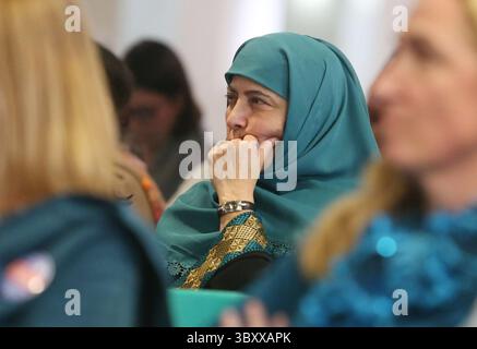 25 mars 2018 - créé Louis, MO, USA - Yasmeen Wadalawala écoute les candidats du conseil scolaire Parkway le dimanche 25 mars 2018 à la Fondation islamique du Grand prévu Louis. Elle est la mère de Nauman Wadalawala, qui siège au conseil d'administration de la Fondation islamique. (Crédit image : © J.B. Forbes/St Louis Post-Dispatch via ZUMA Press Wire) Banque D'Images