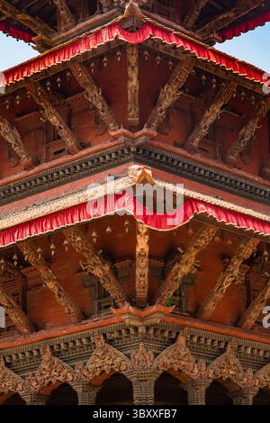 5 avril 2013, Patan, province de Bagmati, Népal : des divinités et des animaux en bois sculptés sur les fermes de toit du temple Harishankar, une témouse hindoue sur Durbar Square, Patan, Népal. (Crédit image : © Jon G. Fuller/VW pics via ZUMA Press Wire) Banque D'Images