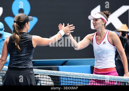 4 janvier 2022 : Irina-Camelia Begu, de Roumanie, célèbre après avoir battu Jessica Pegula, des États-Unis, lors de leur premier tour de match féminin en simple au tournoi de tennis WTA Melbourne Summer Set avant l'Open d'Australie Grand Chelem à Melbourne, en Australie. Sydney Low/Cal Sport Media. BEGU Won 76 63(image de crédit : &copy ; Sydney Low/CSM via ZUMA Wire) Banque D'Images