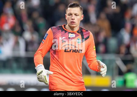 19 décembre 2021, Varsovie, Pologne : Filip Majchrowicz de Radomiak en action lors du match de la Ligue polonaise PKO Ekstraklasa entre Legia Warszawa et Radomiak Radom au stade municipal du maréchal Jozef Pilsudski Legia Varsovie. (Crédit image : © Mikolaj Barbanell/SOPA images via ZUMA Press Wire) Banque D'Images