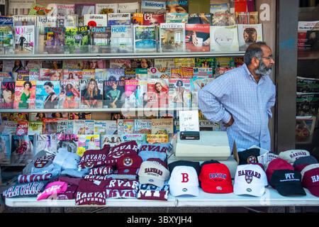 17 août 2018, Boston, Massachusetts, États-Unis : Boston T-shirts casquettes livres et souvenirs dans Park Street Church Steeple, Harvard Yard Harvard University Cambridge Boston Massachusetts États-Unis (crédit image : © Sergi Reboredo/ZUMA Press Wire) Banque D'Images