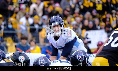 19 décembre 2021 : Ryan Tannehill #17 lors du match Pittsburgh Steelers vs Tennessee Titans au Heinz Field à Pittsburgh, PA. Jason Pohuski/CSM(image de crédit : &copy ; Jason Pohuski/CSM via ZUMA Wire) Banque D'Images