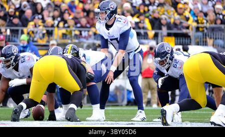19 décembre 2021 : Ryan Tannehill #17 lors du match Pittsburgh Steelers vs Tennessee Titans au Heinz Field à Pittsburgh, PA. Jason Pohuski/CSM(image de crédit : &copy ; Jason Pohuski/CSM via ZUMA Wire) Banque D'Images