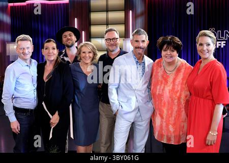 Michael Kessler Katy Kerrenbauer, Max Mutzke, Susan Link, Matthias Opdenhövel, Micky Beisenherz, Ingrid Kühne und Judith Rakers BEI der Aufzeichnung der WDR-Talkshow Kölner Treff im WDR Studio BS 3. Köln, 18.07.2025 *** Michael Kessler Katy Kerrenbauer, Max Mutzke, Susan Link, Matthias Opdenhövel, Micky Beisenherz, Ingrid Kühne et Judith Rakers lors de l'enregistrement du talk-show WDR Kölner Treff au WDR Studio BS 3 Cologne, 18 07 2025 Foto :XR.xSchmiegeltx/xFuturexImagex koelner treff1807 5702 Banque D'Images
